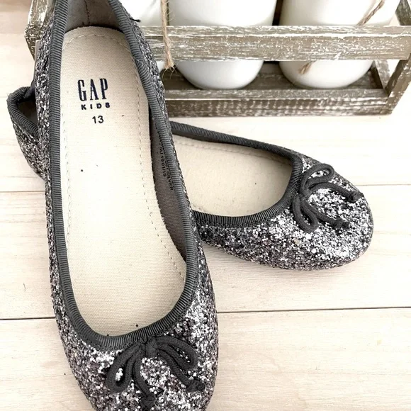 GAP Glitter Grey Girls Slip On’s - Picture 2 of 4